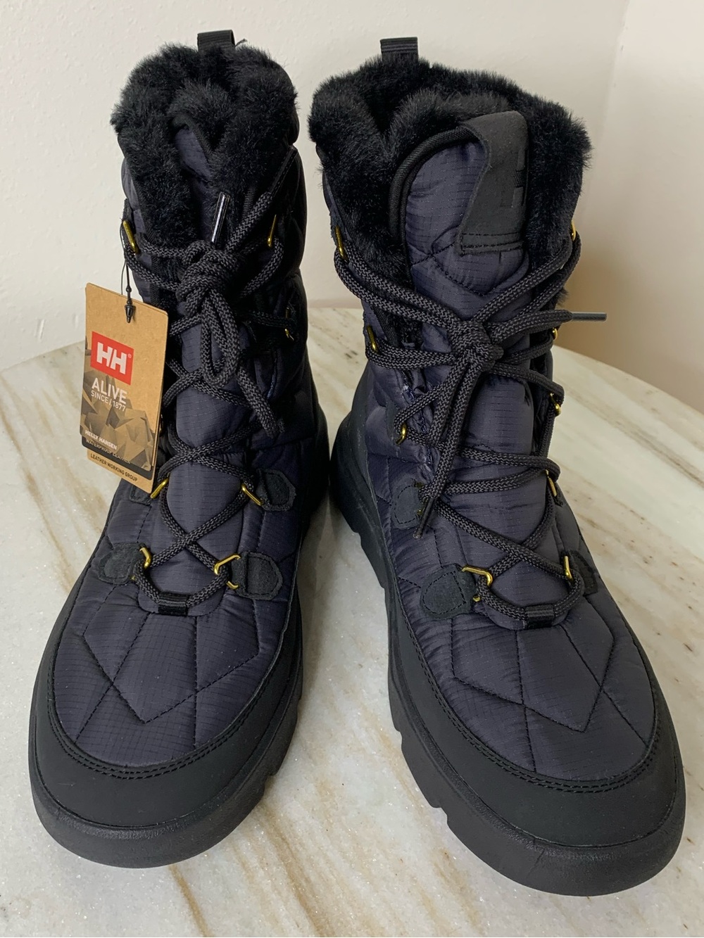 Helly Hansen boots waterproof 9.5 womenâs NWT "Willetta 2" fur trim lace-up